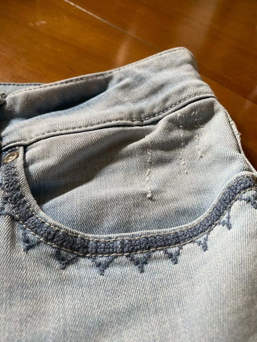 NYDJ Light Blue Cropped Jeans with Embroidered Ankles - Picture 14 of 14